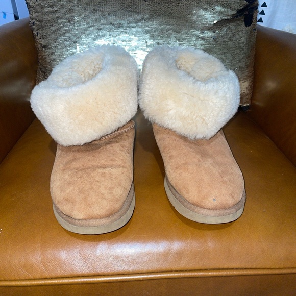 Ugg Short Womens Boots Size 8! - Picture 16 of 16